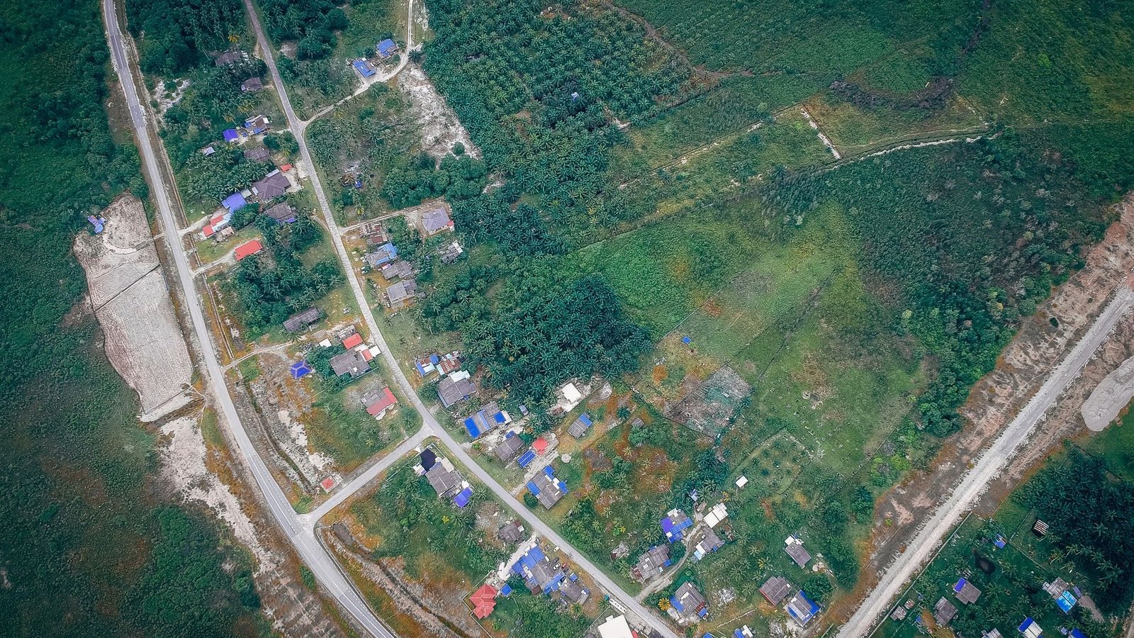 Vista aérea de bairro residencial — investimento em publicidade imobiliária