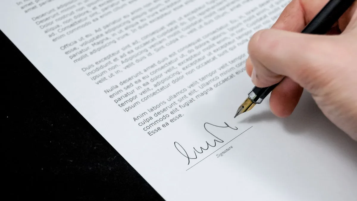 Contrato de Mediação Imobiliária em Regime de Exclusividade: Guia Legal Portugal 2026